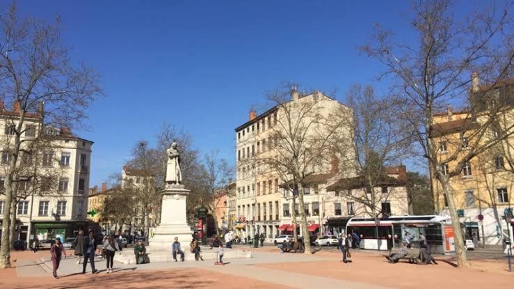 Le Jardin Croix Roussien Apartment Lyon Bagian luar foto